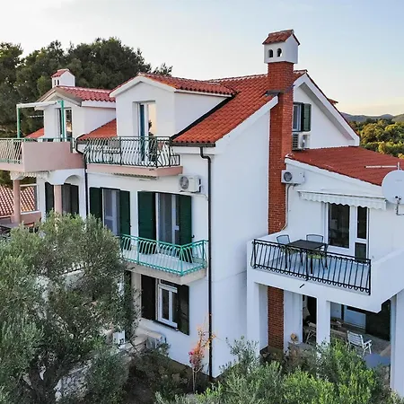 Apartament Awesome In With Heated Swimming Pool