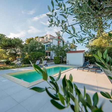 Awesome In With Heated Swimming Pool Apartament
