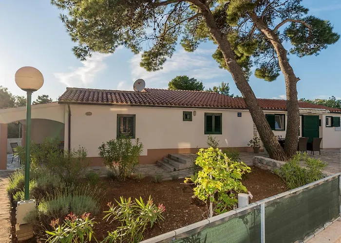 Cozy In Appartement Pirovac